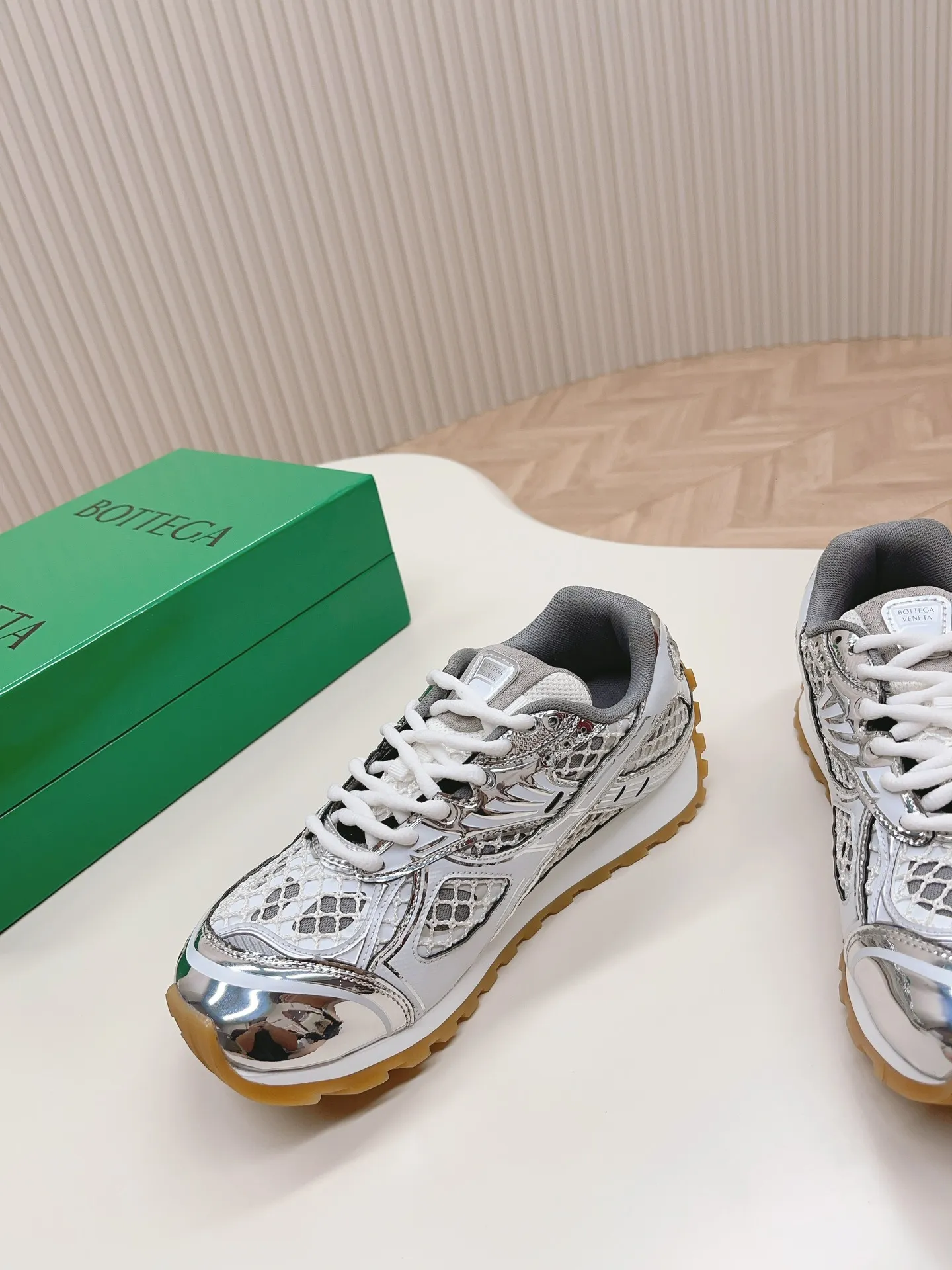 👟👟Ex-factory price 560 🌈🌈 Women's shoes, women's clothing, the latest hot models, couples' models, Bottega Veneta BV23, the new Orbit designer's curtain call, casual sneakers, a new style of freehand pure and unconstrained, with modern symbols of color, fashionable, cool and handsome, simply invincible, retro and versatile, all original craftsmanship, size 35-44